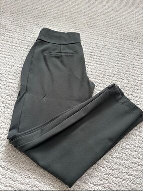 Express Women's Cropped Ponte Pants in Olive